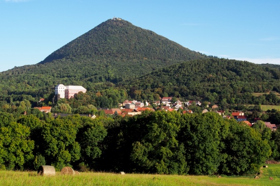 Milešovka s Milešovem