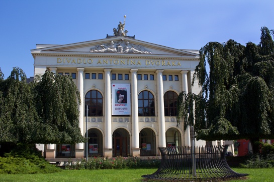 Divadlo Antonína Dvořáka.