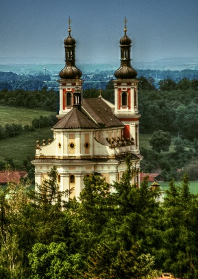 Luže - kostel Panny Marie Pomocnice křesťanů