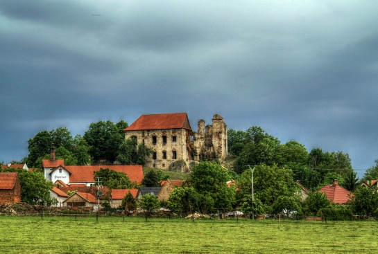 Luže - zřícenina hradu Košumberk