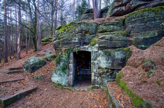 Boží hrob pod Kalvárií u hradu Valdštejn