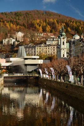 Karlovy Vary podzimní Vřídelní kolonáda