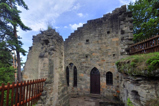 Novogotický palác - Valdštejn