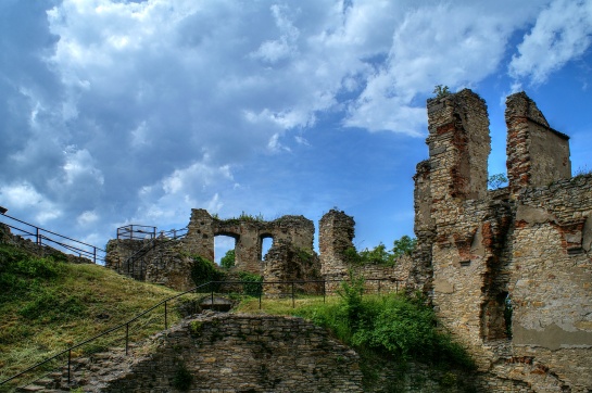 Luže - zřícenina hradu Košumberk