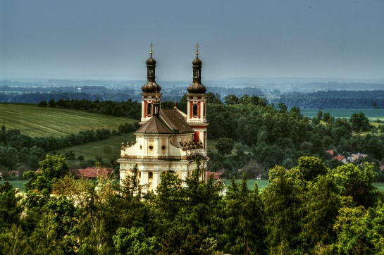 Luže - kostel Panny Marie Pomocnice křesťanů