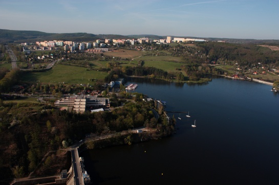 letecký pohled na brněnskou přehradu