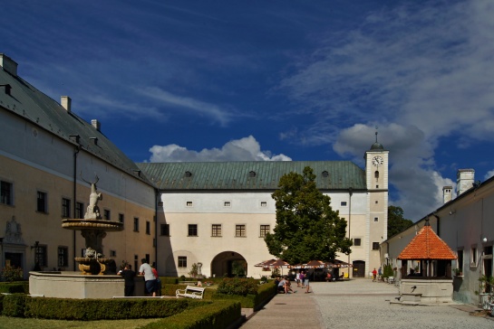 Zámek Červený Kameň