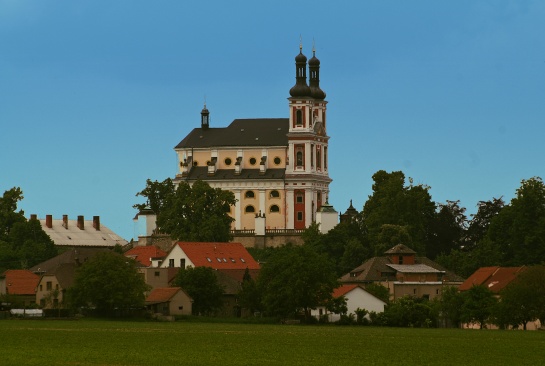 Luže - kostel Panny Marie Pomocnice křesťanů