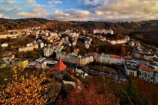 Karlovy Vary z ptačí perspektivy