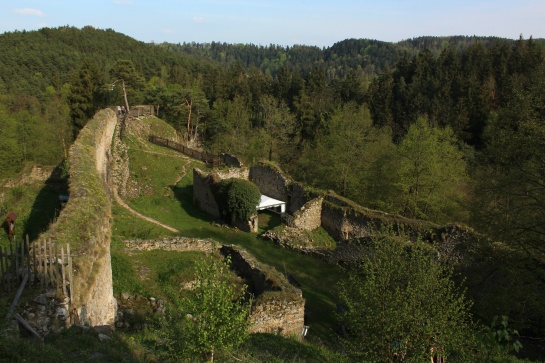 Zřícenina hradu Dívčí kámen