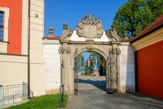 zámecká brána - zámek Ostrov nad Ohří