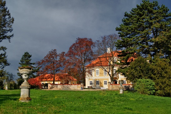 Panenské Břežany horní zámek
