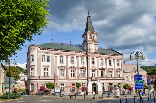 Radnice a divadlo - Železný Brod