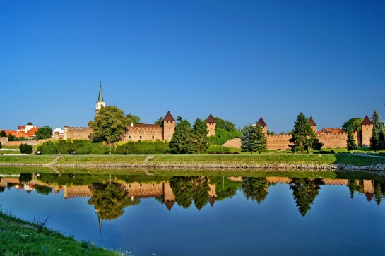 Nymburk, kostel sv. Jiljí a hradby