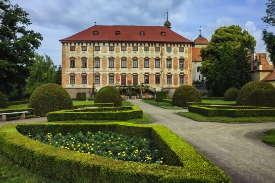 Raně barokní zámek Libochovice