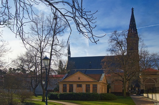 Praha Vyšehrad kostel sv. Petra a Pavla