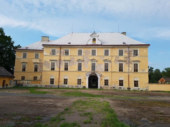 Zdechovice zámek