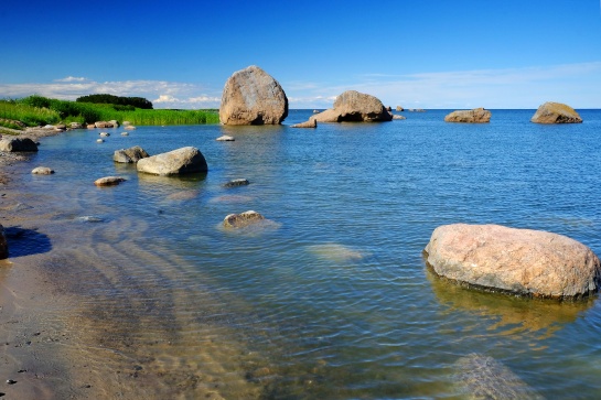 Bludné balvany v zálivu Käsmu v Estonsku