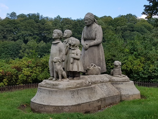 Ratibořice pomník Babičky