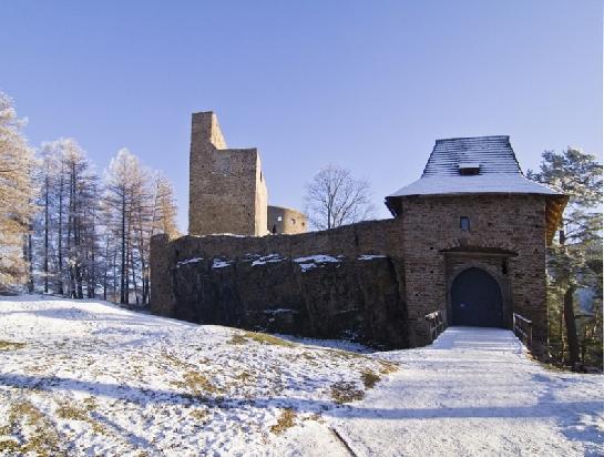 Západní brána hradu Velhartice