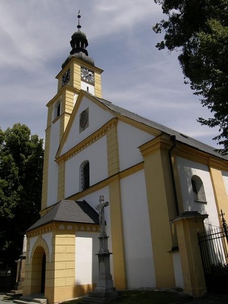 Farní kostel sv. Petra a Pavla