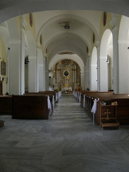 Farní kostel sv. Petra a Pavla