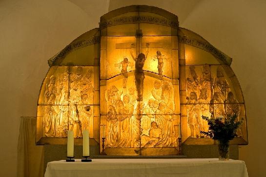 Detail skleněného oltáře