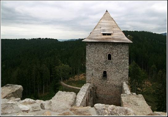 Východní věž z věže Západní
