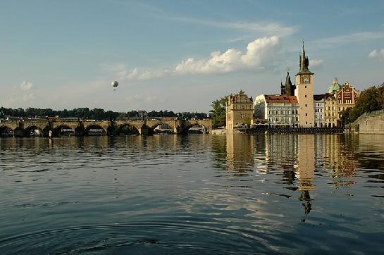 Novotného lávka a Karlův most