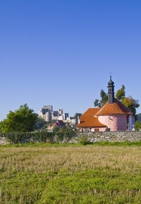 Rabí od hřbitovní kaple