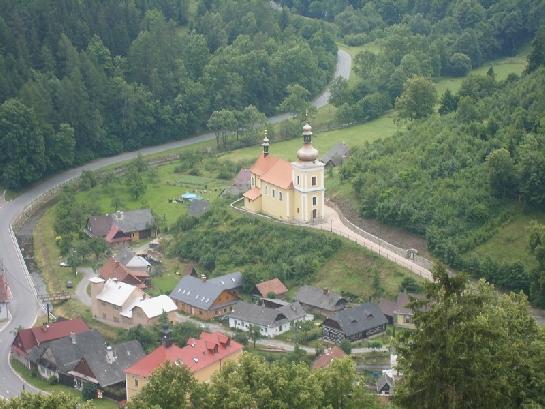 pohled na obec Svojanov z hradu
