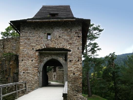 Vchod do hradu Velhartice