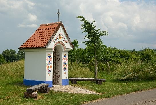 Kaplička v poli