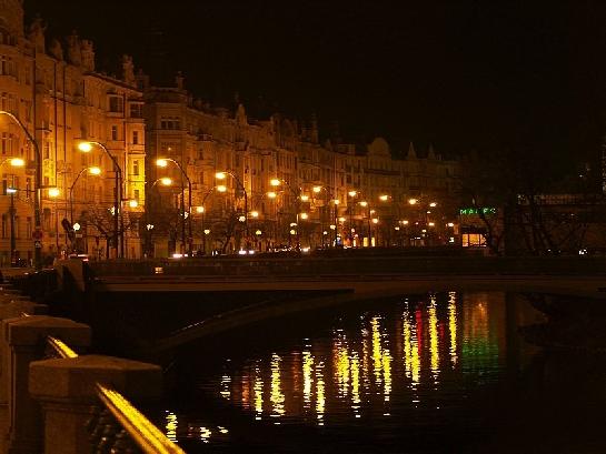 Praha večerní-Masarykovo nábřeží,Mánes