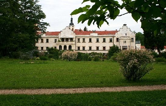 Pohled na zámek Častolovice