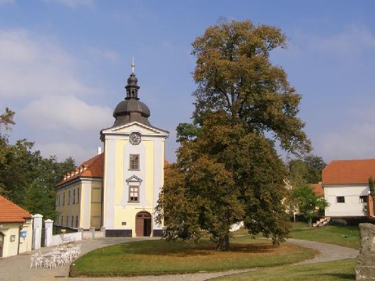 Ctěnice zámek