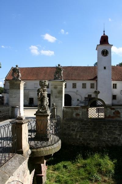 Budišov - nádvoří zámku