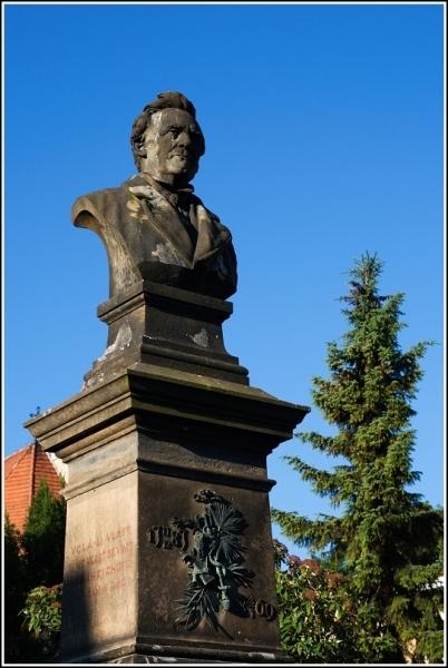 Pomník J. E. Purkyně   II.