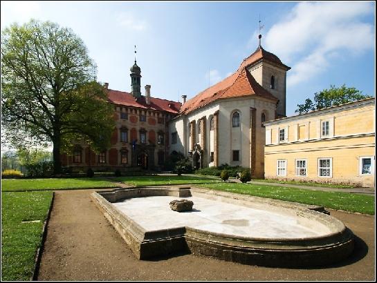 Zámek s kaplí Libochovice
