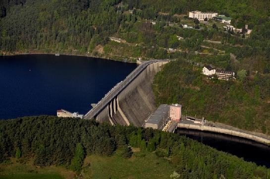 hráz Orlické přehrady - letecký snímek