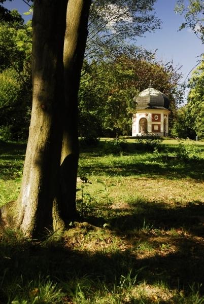 Kaplička v parku Javorka