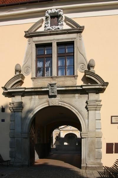 Budíškovice - vstupní portál zámku
