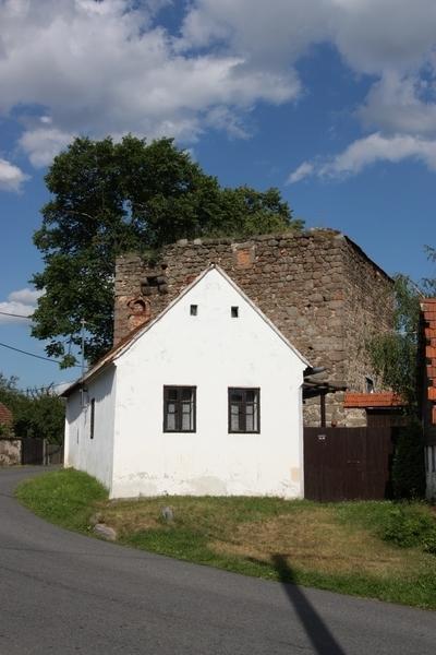 Nárameč - tvrz