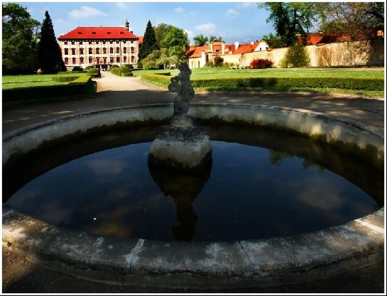 Zámecký park.
