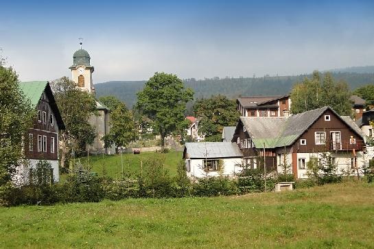 Kostel se zástavbou