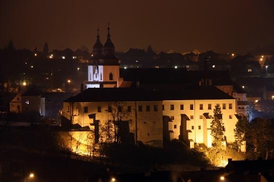 Třebíč - noční zámek s bazilikou