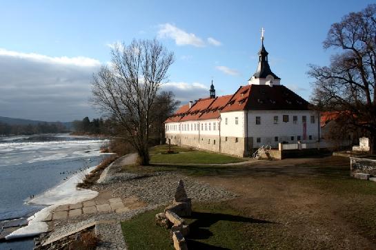 Zámek Dobříchovice
