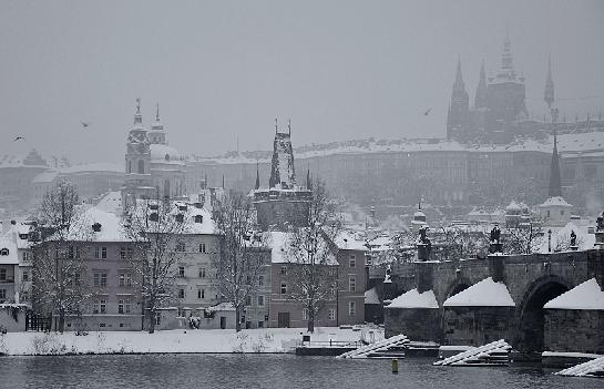 Praha mrazem sevřená